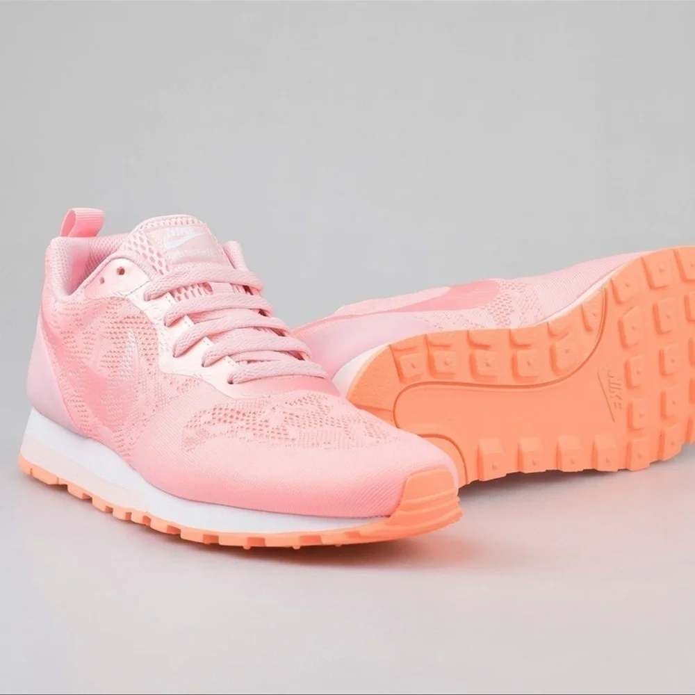 Nike women's md runner 2 br prism pink RARE size 9